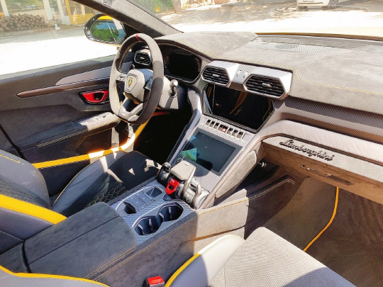 람보르기니 우루스 퍼포만테 1열. 장우진 기자